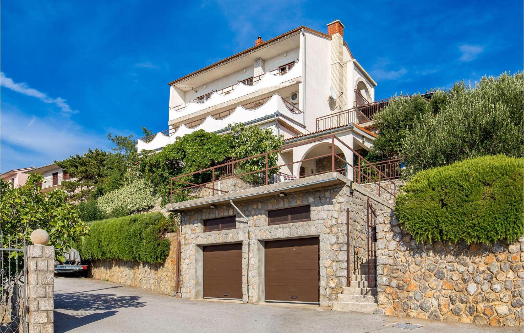 4 Bedroom Awesome Apartment In Sveti Juraj Exterior photo