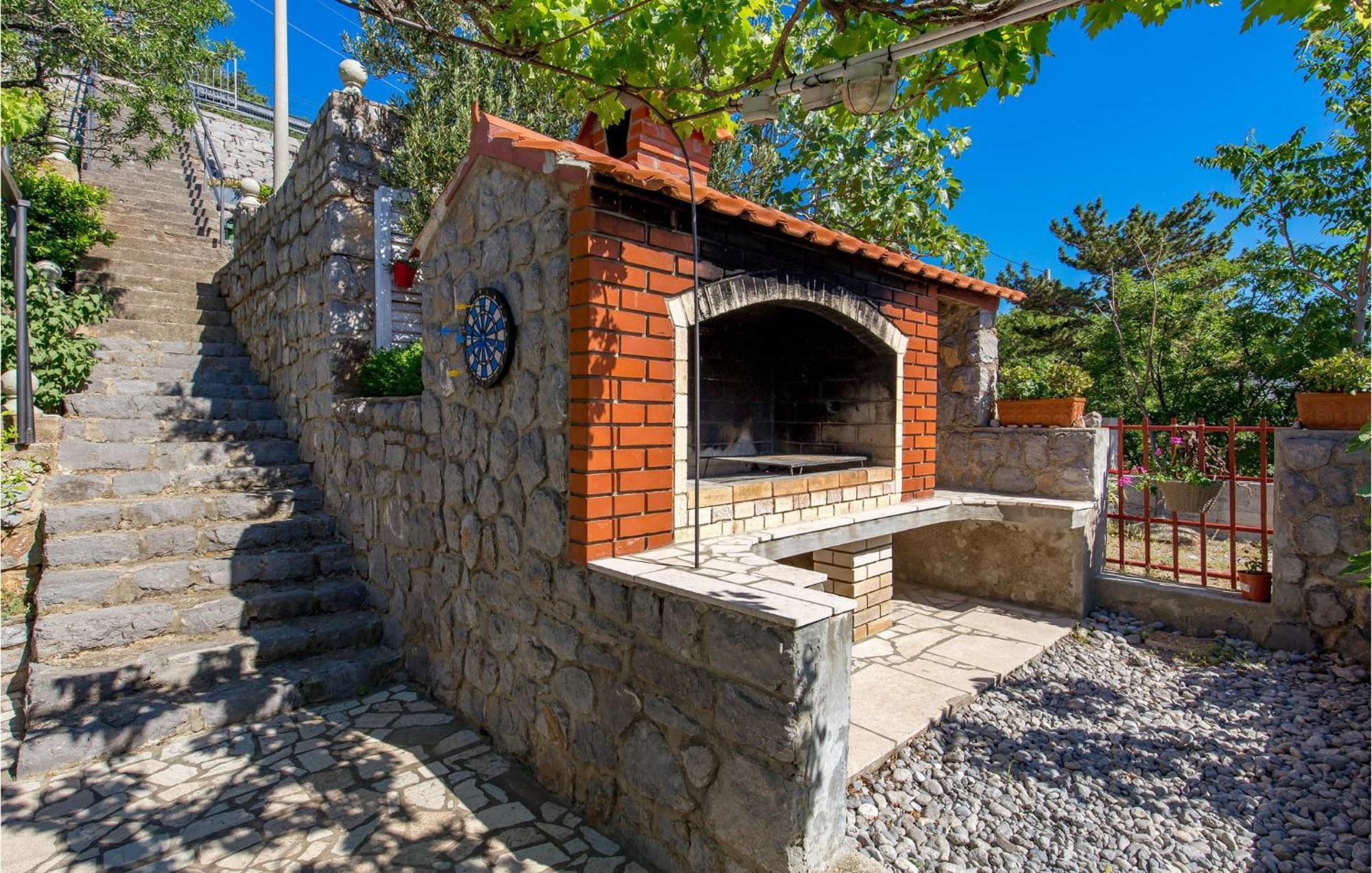 4 Bedroom Awesome Apartment In Sveti Juraj Exterior photo