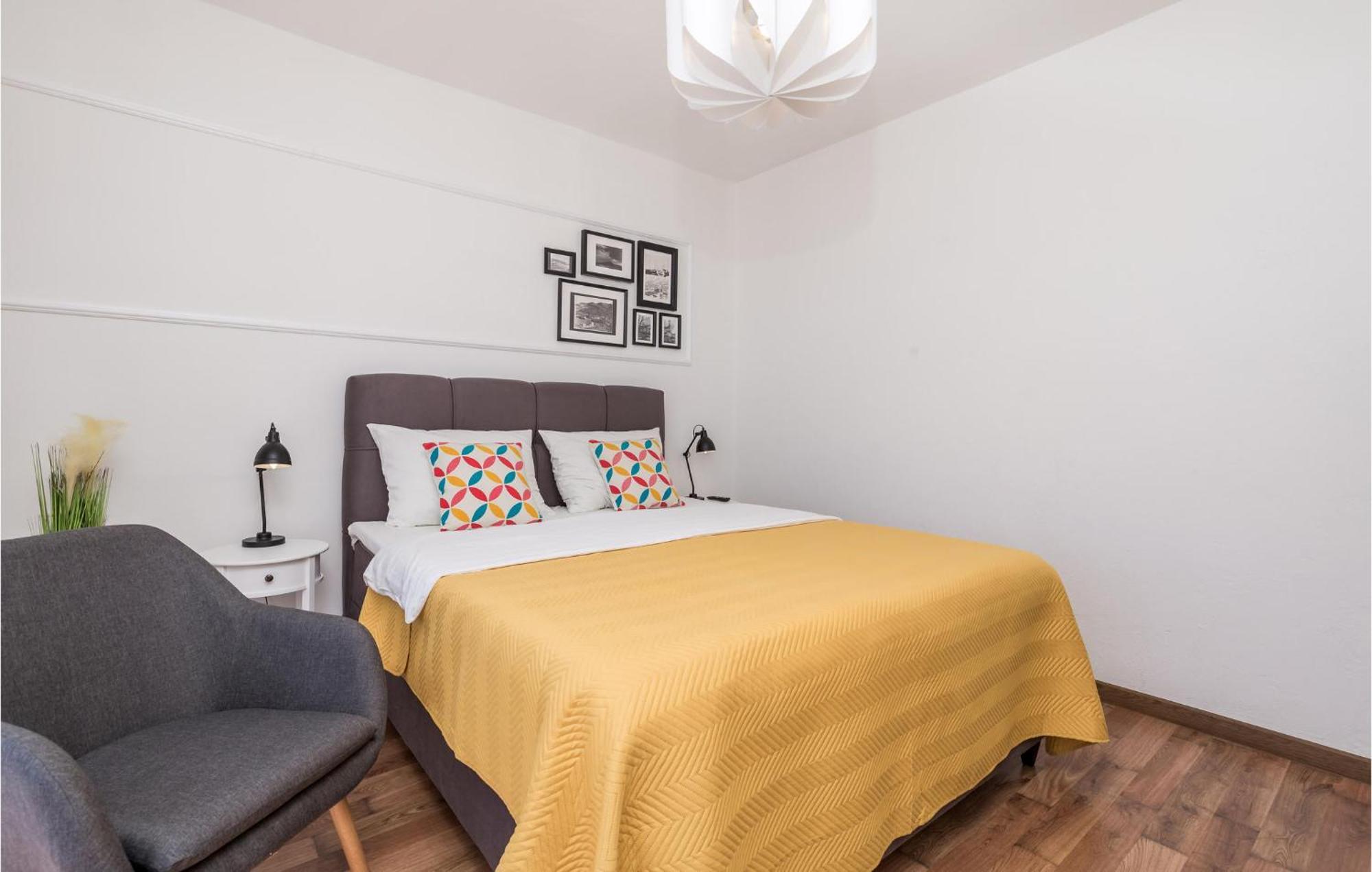4 Bedroom Awesome Apartment In Sveti Juraj Exterior photo